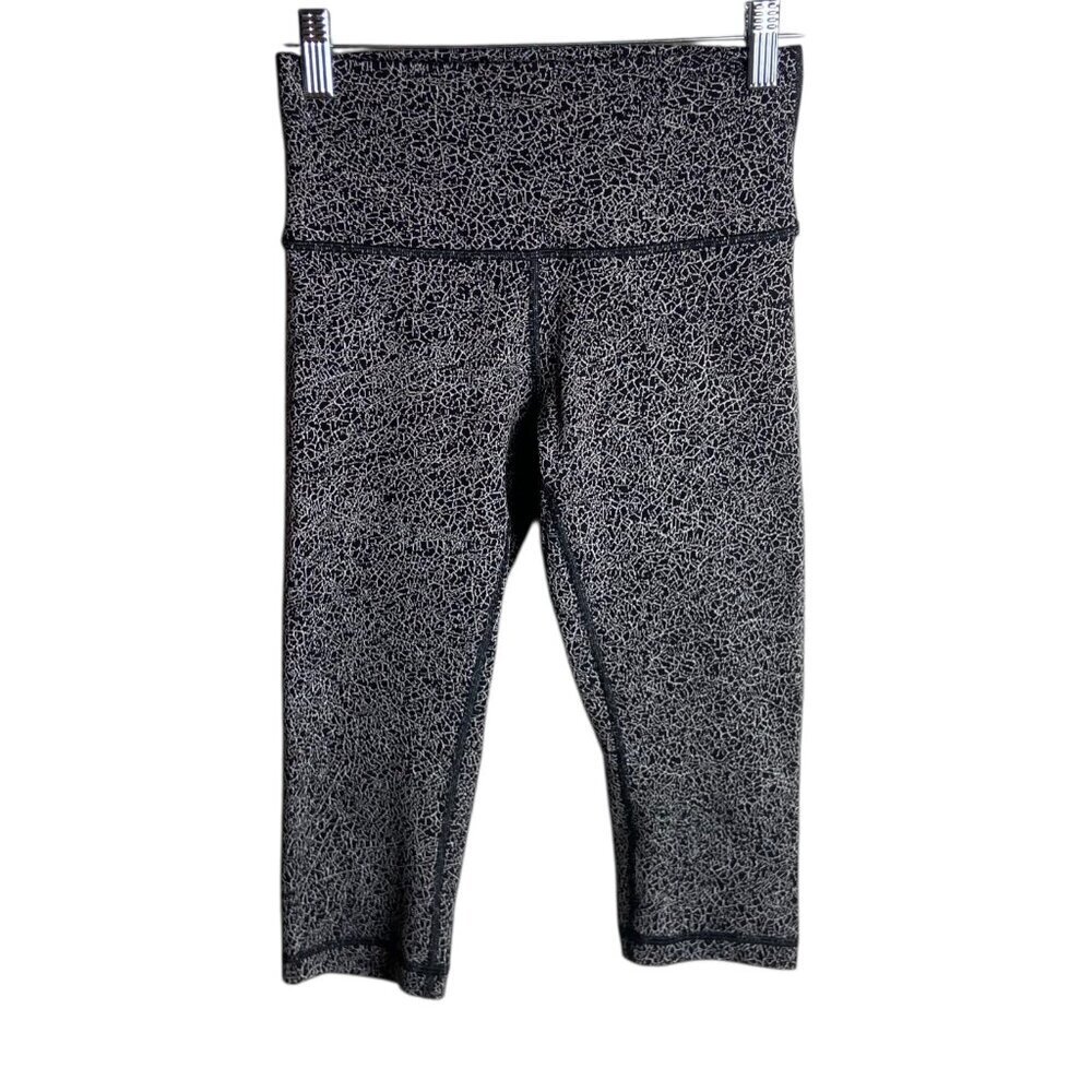Lululemon Size 6 Wunder Under Leggings Black White Luon Crakle Jacquard Cropped